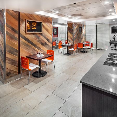 Holiday Inn Hotel Atlanta-Northlake, A Full Service Hotel Тъкър Екстериор снимка