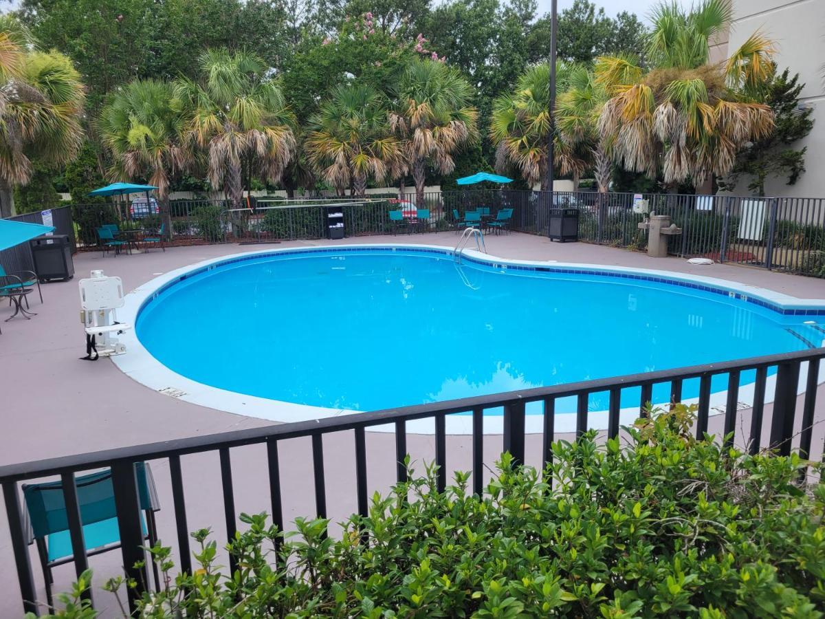 Holiday Inn Hotel Atlanta-Northlake, A Full Service Hotel Тъкър Екстериор снимка
